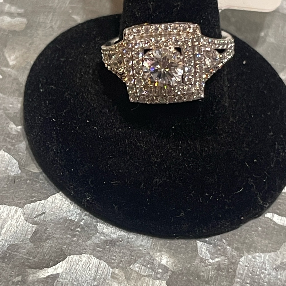 Bella Luce 2.35 Ctw. White Diamond Simulant Rhodium over Sterling Silver Size 7